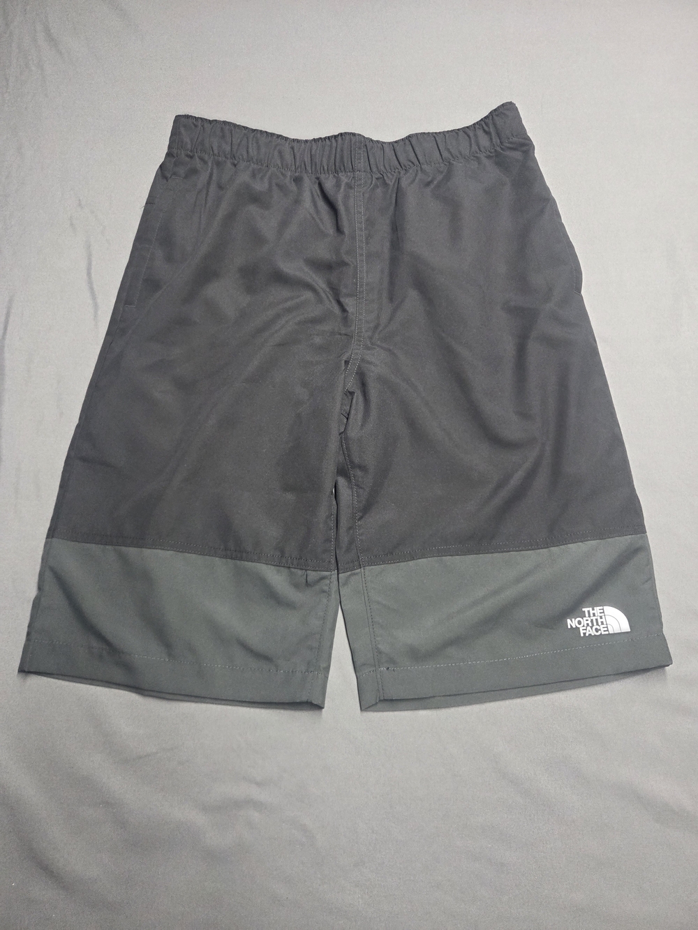 The North Face FlashDry Colorblock Shorts Black Gray Boy's Size  [XL]